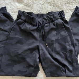 Lululemon Camouflage Joggers Size 4